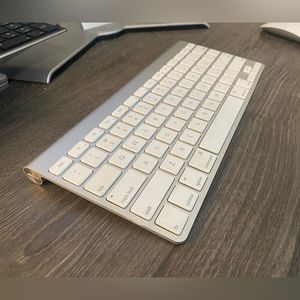 Apple Magic wireless keyboard